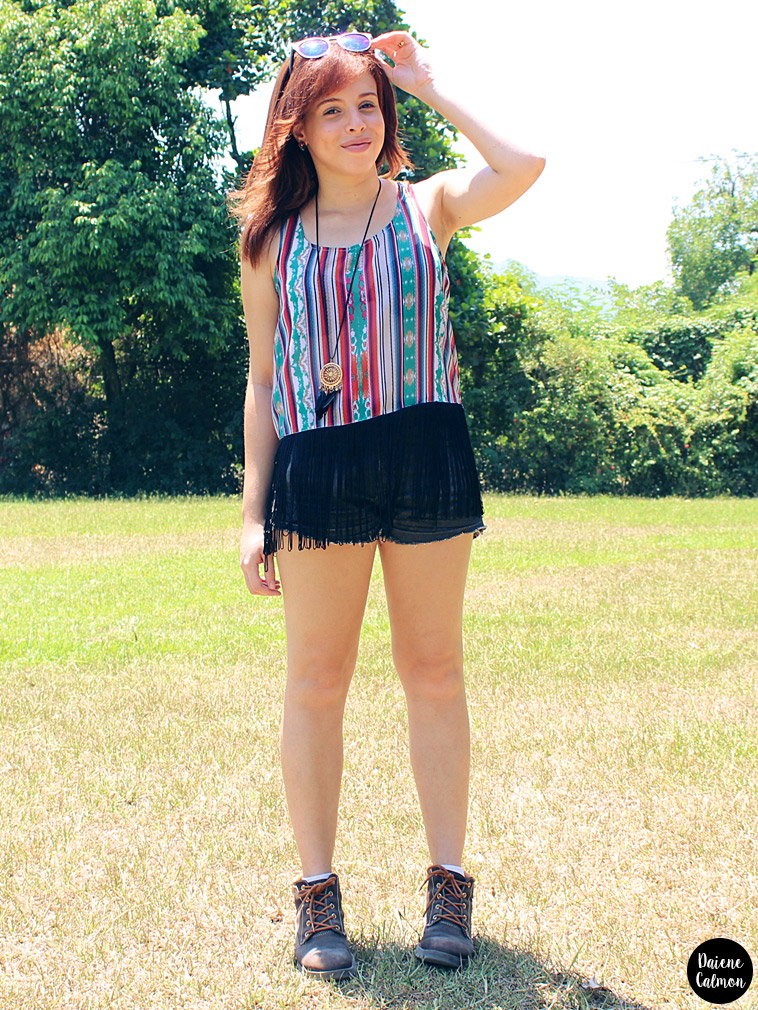 Look da Dai: Blusa com franjas, short jeans e botinha